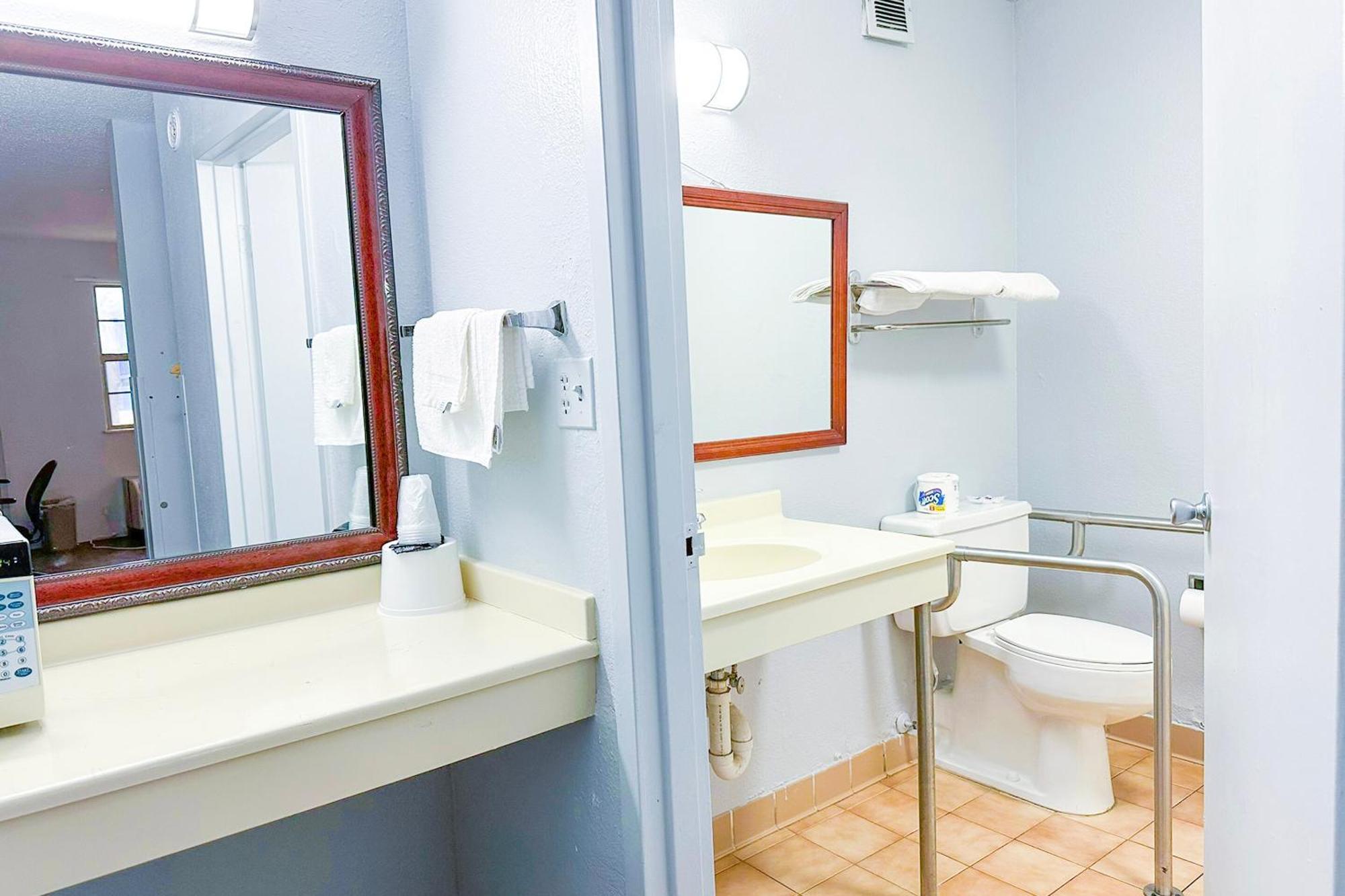 Happy Stay Inn Madisonville I-69 By Oyo ภายนอก รูปภาพ